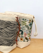 Load image into Gallery viewer, Vintage foliage craft project bag
